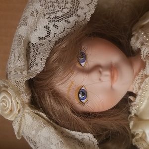 COLLECTIBLE VINTAGE DOLL, Jane Eyre Bridey Doll/Robin Woods, 14" 1990 NWOT